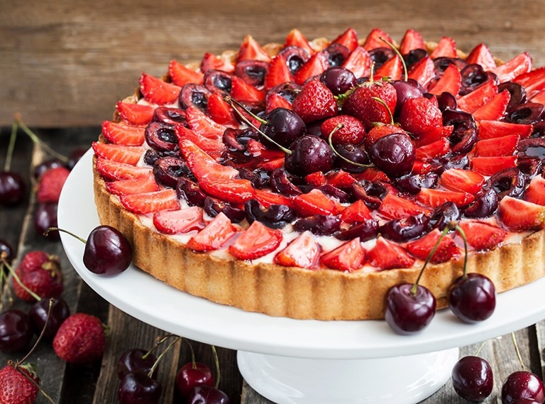 Tarta de Queso con Cubierta de Fresas y Cerezas