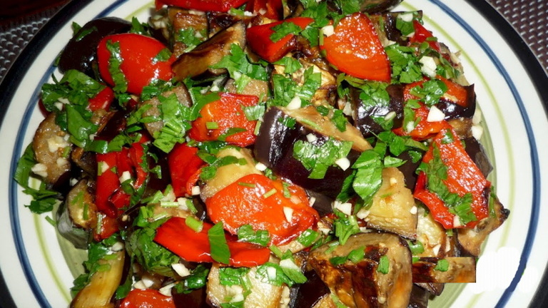 Ensalada de Berenjenas, Aceitunas y Morrones