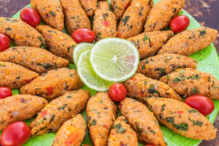 Kibbe Neye de Lentejas