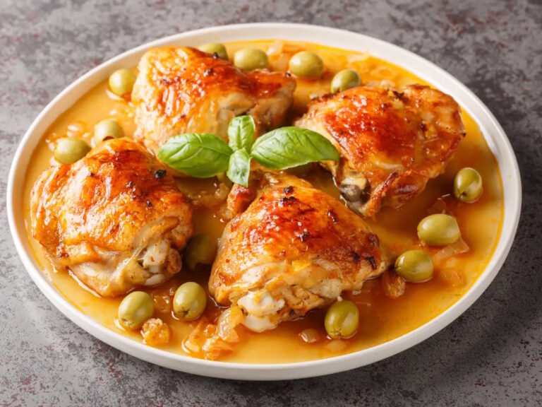 Pollo Horneado con Aceitunas Verdes
