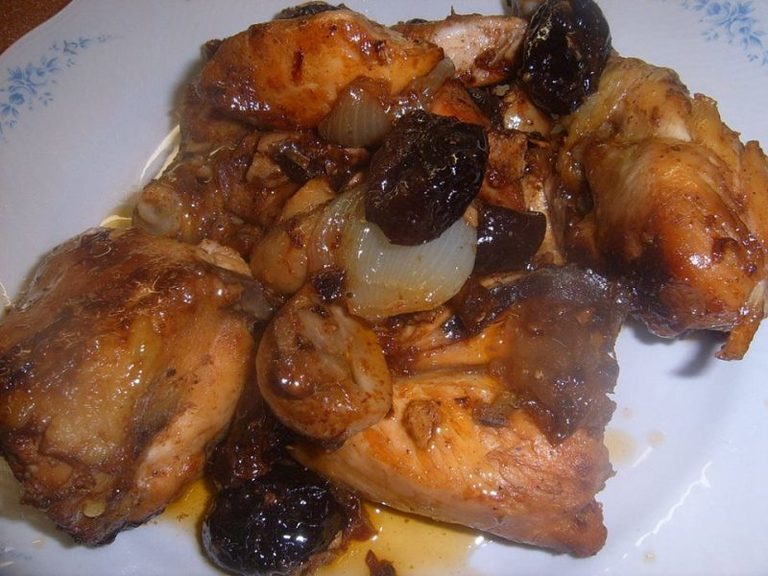 Pollo con Ciruelas Pasas
