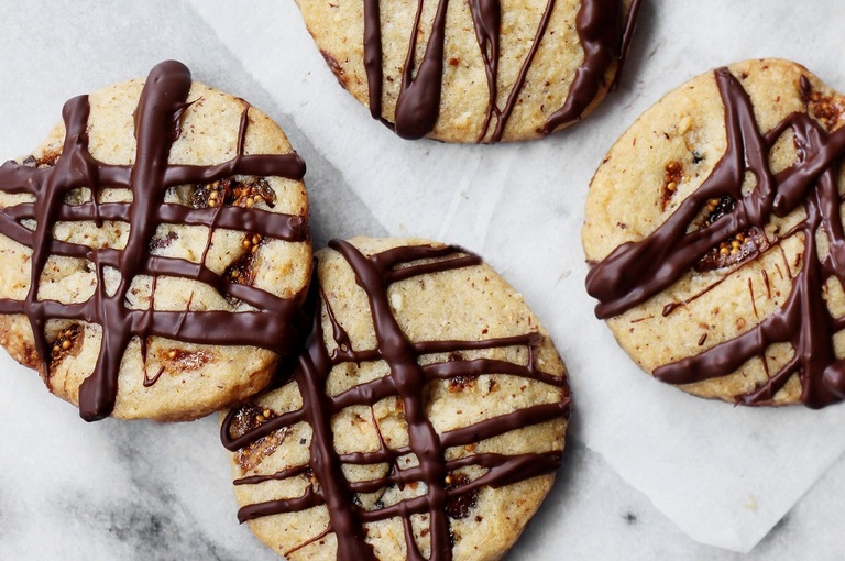 Galletas de Almendras con baño de Chocolate