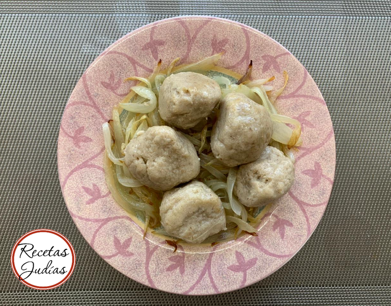 Bolitas de Matza con cebolla
