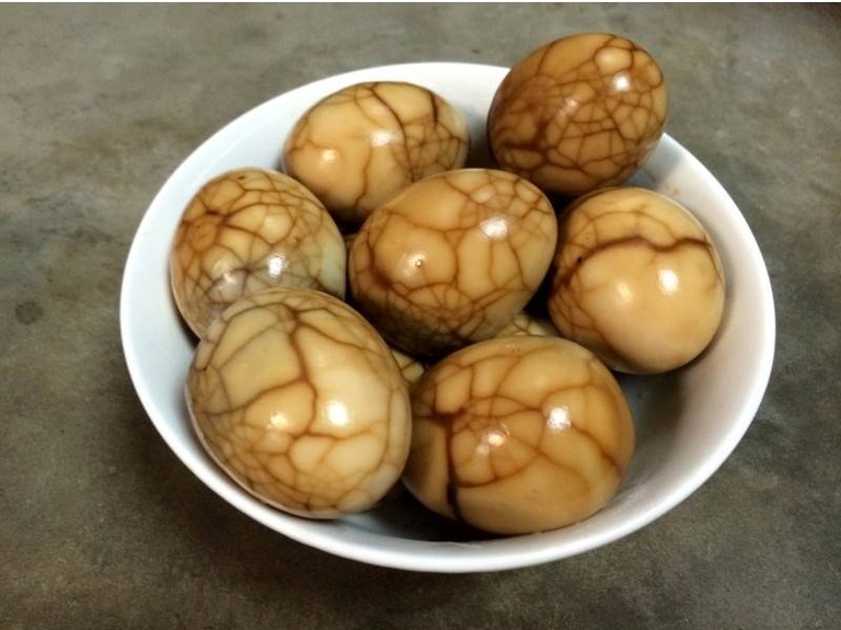 Huevos haminados (huevos cocidos al estilo Hamin)
