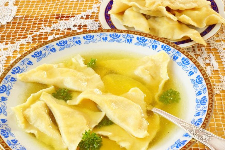 Sopa de Pollo con Kreplaj
