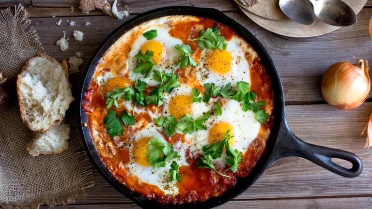 Shakshuka Huevos con Tomate Horneado
