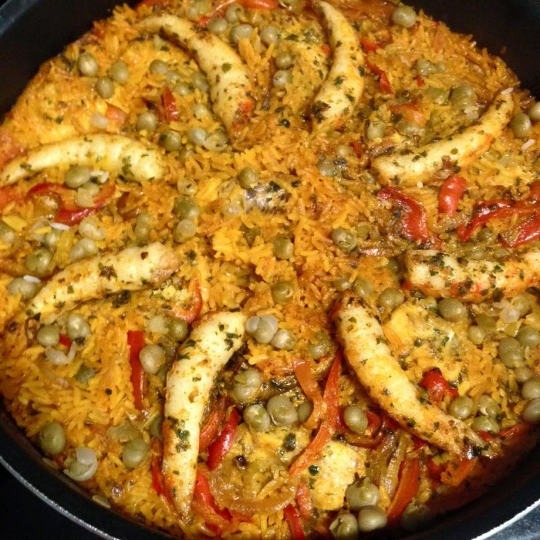 Paella de pescado con langostinos ARTIFICIALES y KOSHER