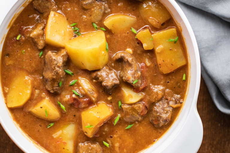 Carne guisada con Papas con Oregano