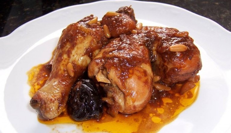 Pollo Horneado con Piñones y Ciruelas Pasas