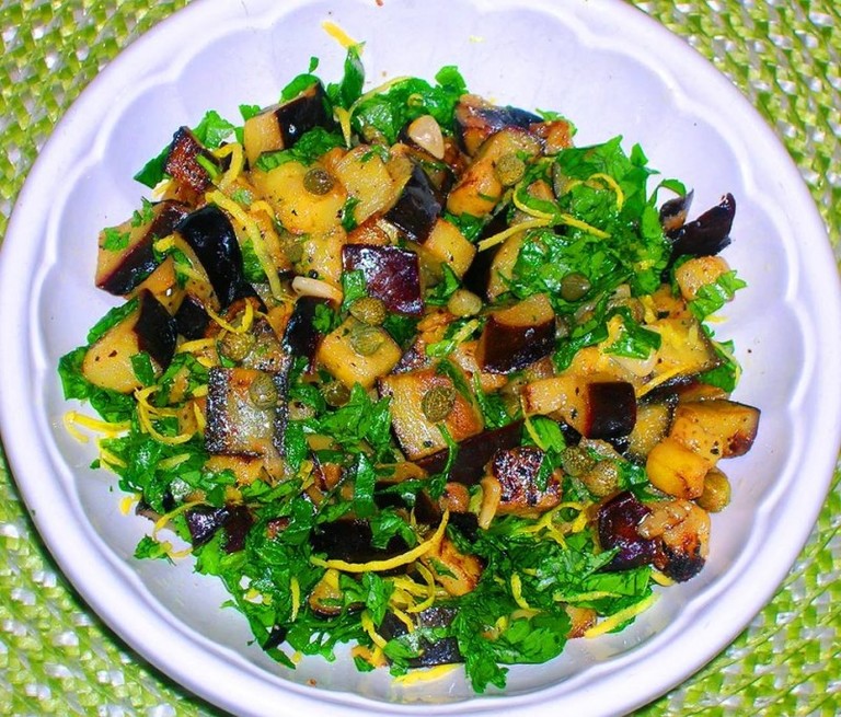 Ensalada de berenjena con limon y alcaparras