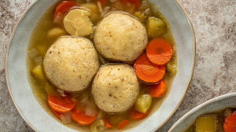 Sopa de Matza Ball