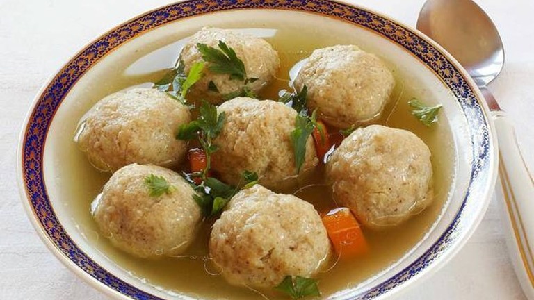 Sopa de Pollo con Kneidalaj (Golda Meir)