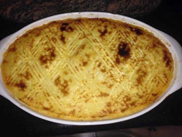 Pastel de papa relleno de atun