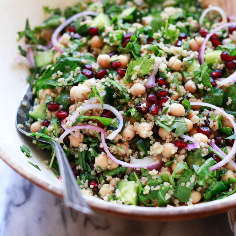 Ensalada de Quinoa, garbanzos y granada
