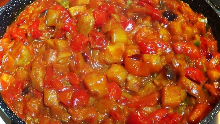 Berenjenas y Hongos en Salsa de Tomate