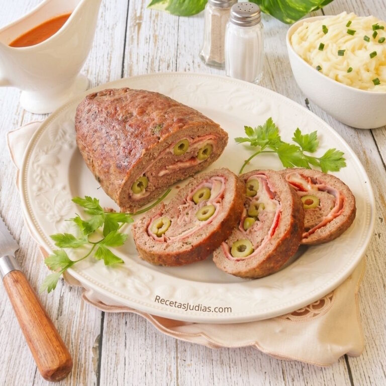 Rulo de carne relleno de fiambres y aceitunas