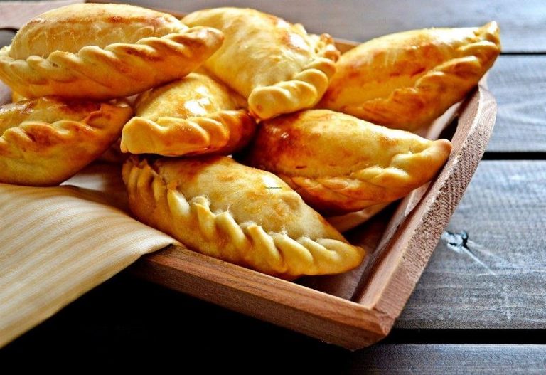Burekas (Empanadas de Berenjenas y Queso)