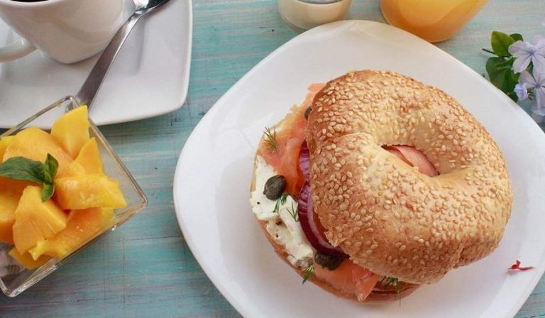 Bagel de Salmon y Queso Crema