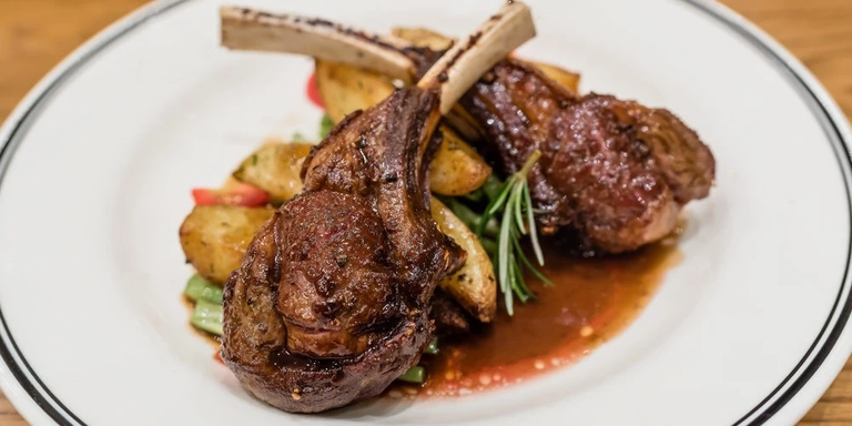 Chuletas de Cordero y Patatas al horno