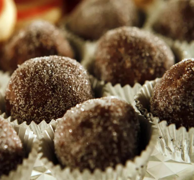 Kuglice (Peloticas de Chocolate y Nueces)