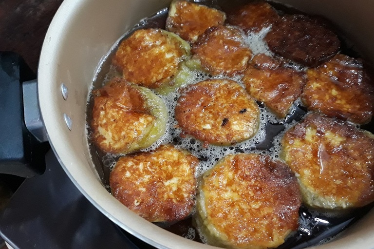 Medias de Berenjenas rellenas de Queso