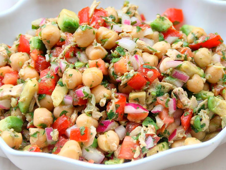 Ensalada de Garbanzos, Atun y Aguacate