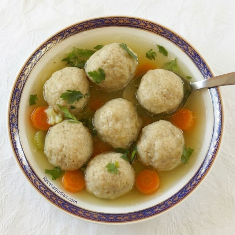 Sopa de Kneidelaj (Bolitas de Matza)