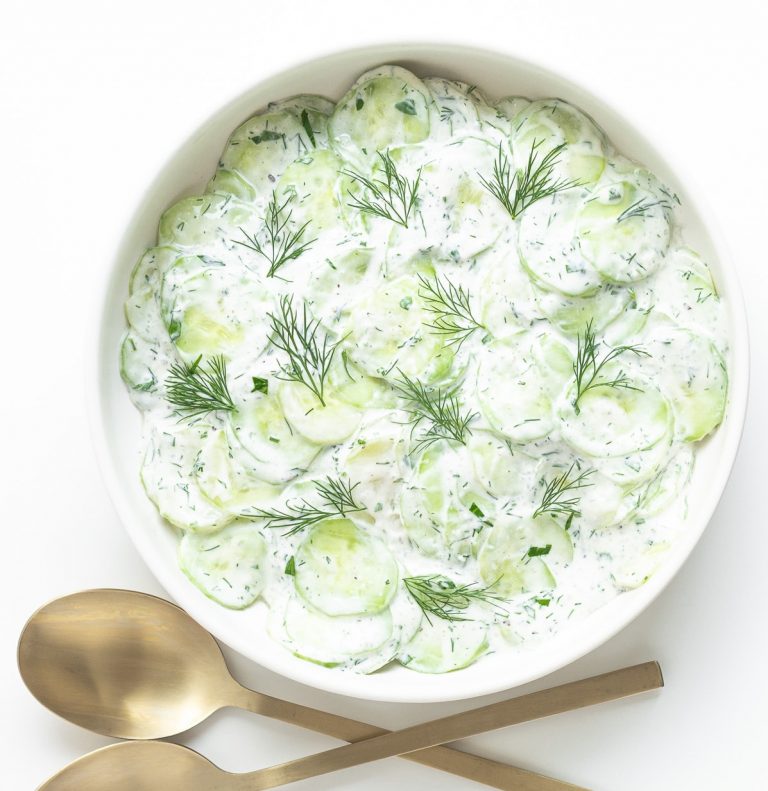 Ensalada de Pepino con Crema agria y Eneldo