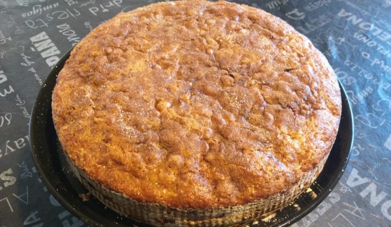 Torta de manzana, miel, nueces y Canela